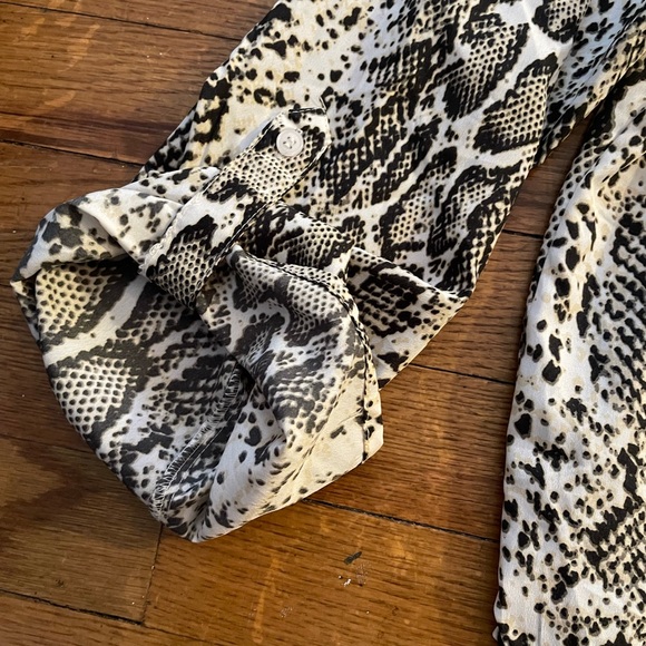 Women’s Snake SkinTop - Picture 4 of 5